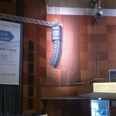 L-Acoustics KARA bei einer Tagung in der Meistersingerhalle in Nürnberg